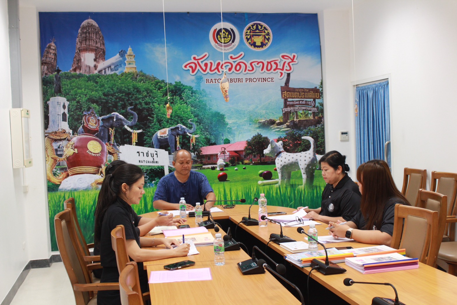 🎯 พช.ราชบุรี ประชุมคัดเลือกคนกองทุนพัฒนาบทบาทสตรีดีเด่นระดับจังหวัด ประจำปี 2569