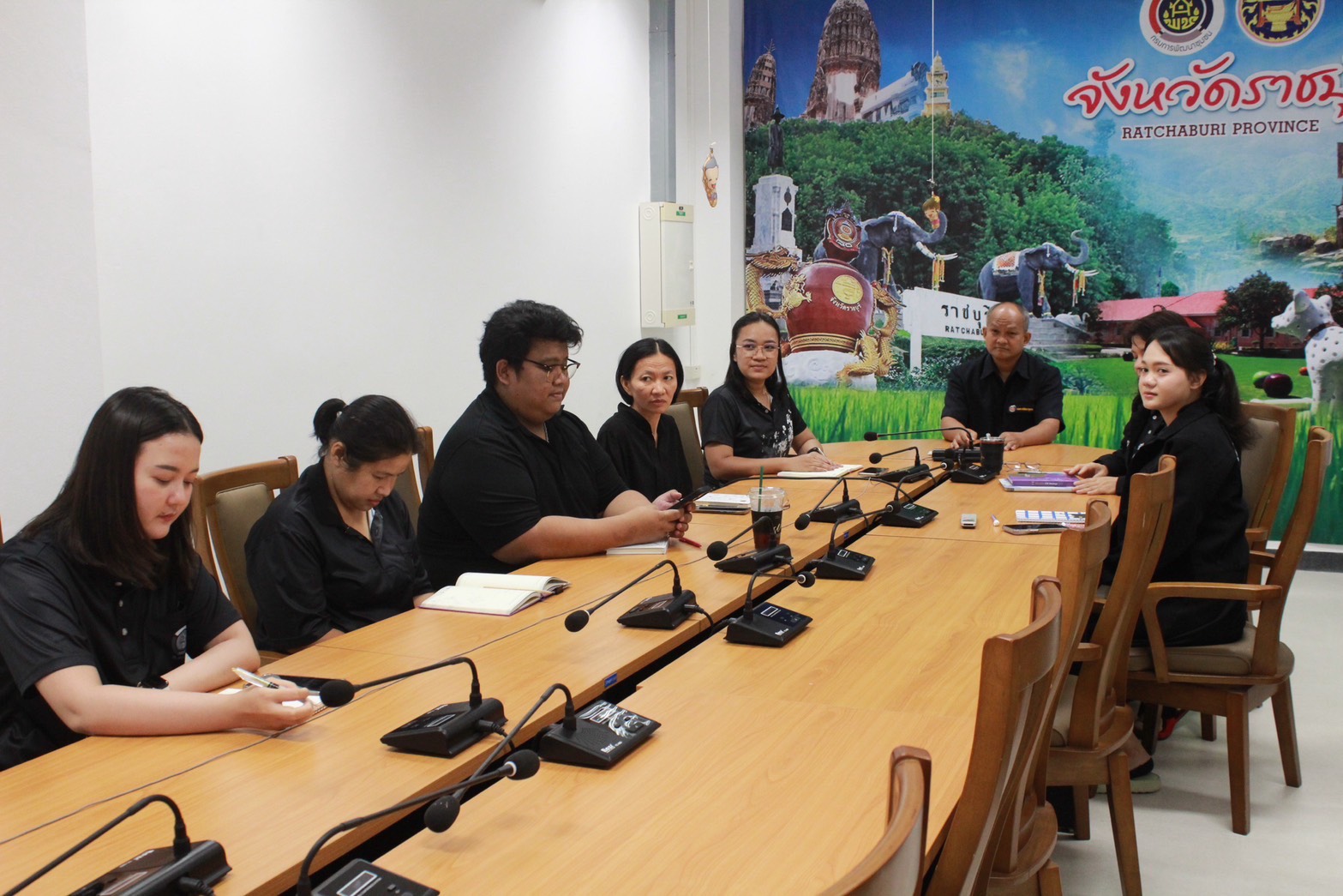 📣 พช.ราชบุรี ร่วมประชุมกรมการพัฒนาชุมชน ครั้งที่ 9/2569 ขับเคลื่อนภารกิจสำคัญ OTOP x Shopee ยกระดับกองทุนแม่ของแผ่นดิน และเตรียมความพร้อมงานพระราชพิธีสำคัญ