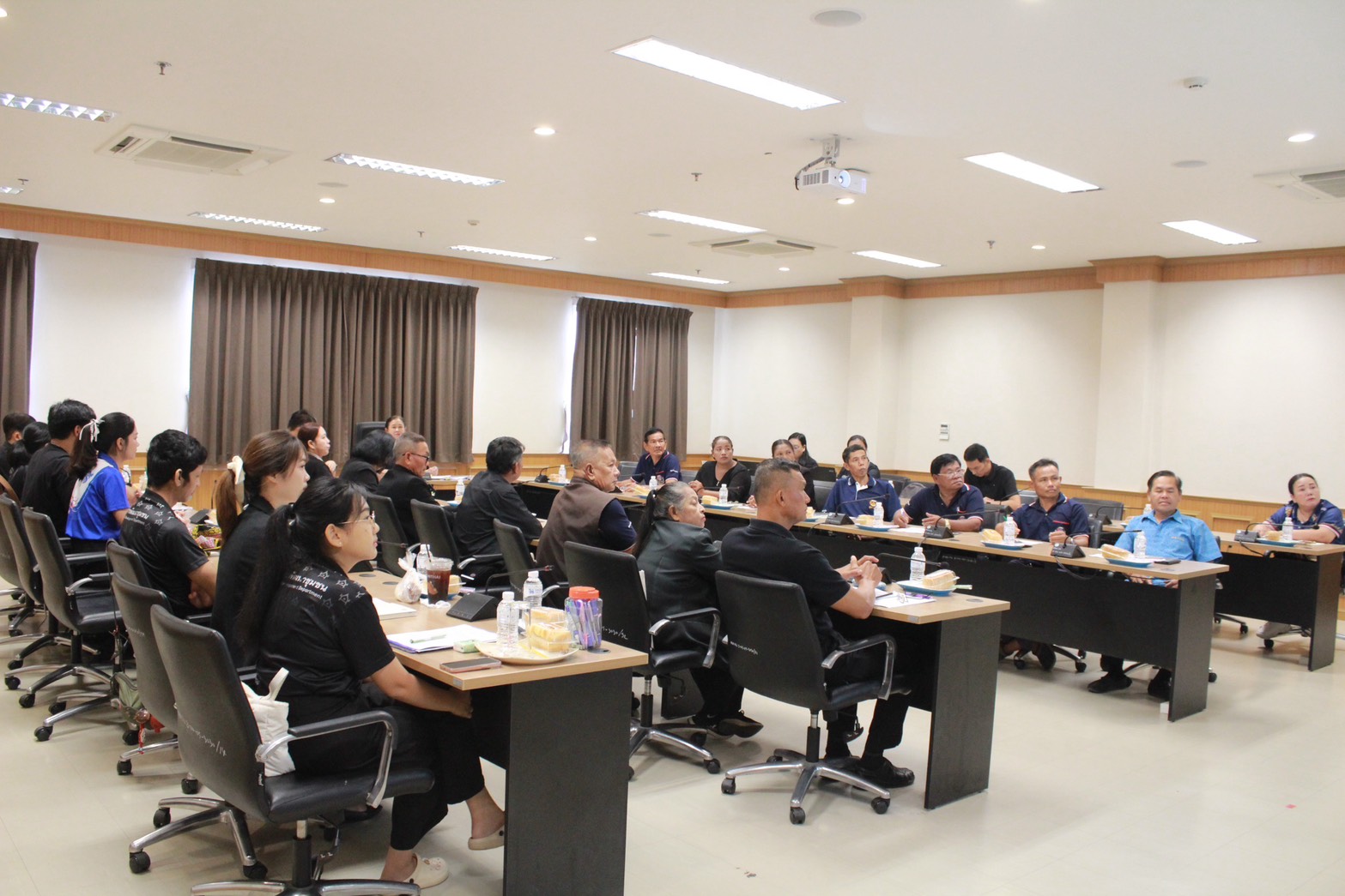 📣 พช.ราชบุรี จัดประชุมแต่งตั้งคณะกรรมการชมรมอาสาพัฒนาชุมชน (ผู้นำ อช.)ระดับจังหวัด จังหวัดราชบุรี ชุดใหม่ทดแทนชุดเดิมที่ครบวาระ เสริมพลังเครือข่ายอาสา ขับเคลื่อนชุมชนเข้มแข็งอย่างยั่งยืน