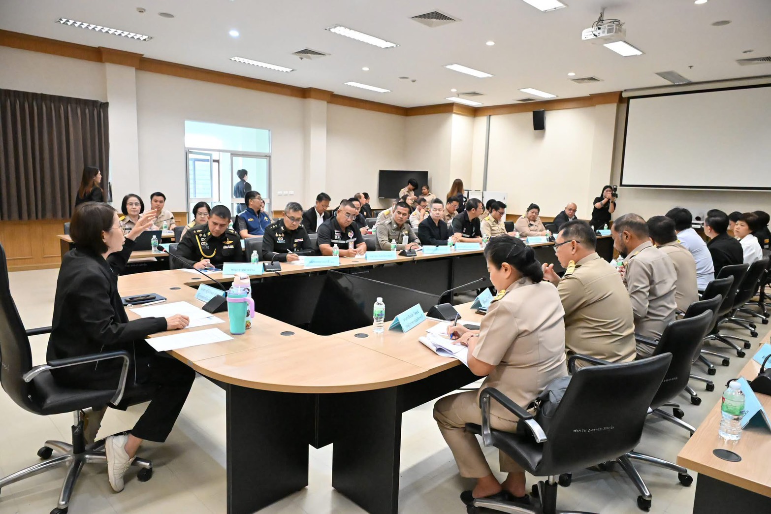 📣 พช.ราชบุรี ร่วมประชุมศูนย์บัญชาการเหตุการณ์จังหวัดราชบุรี ติดตามสถานการณ์อุทกภัย เร่งช่วยเหลือและเยียวยาประชาชนในพื้นที่ 9 อำเภอ